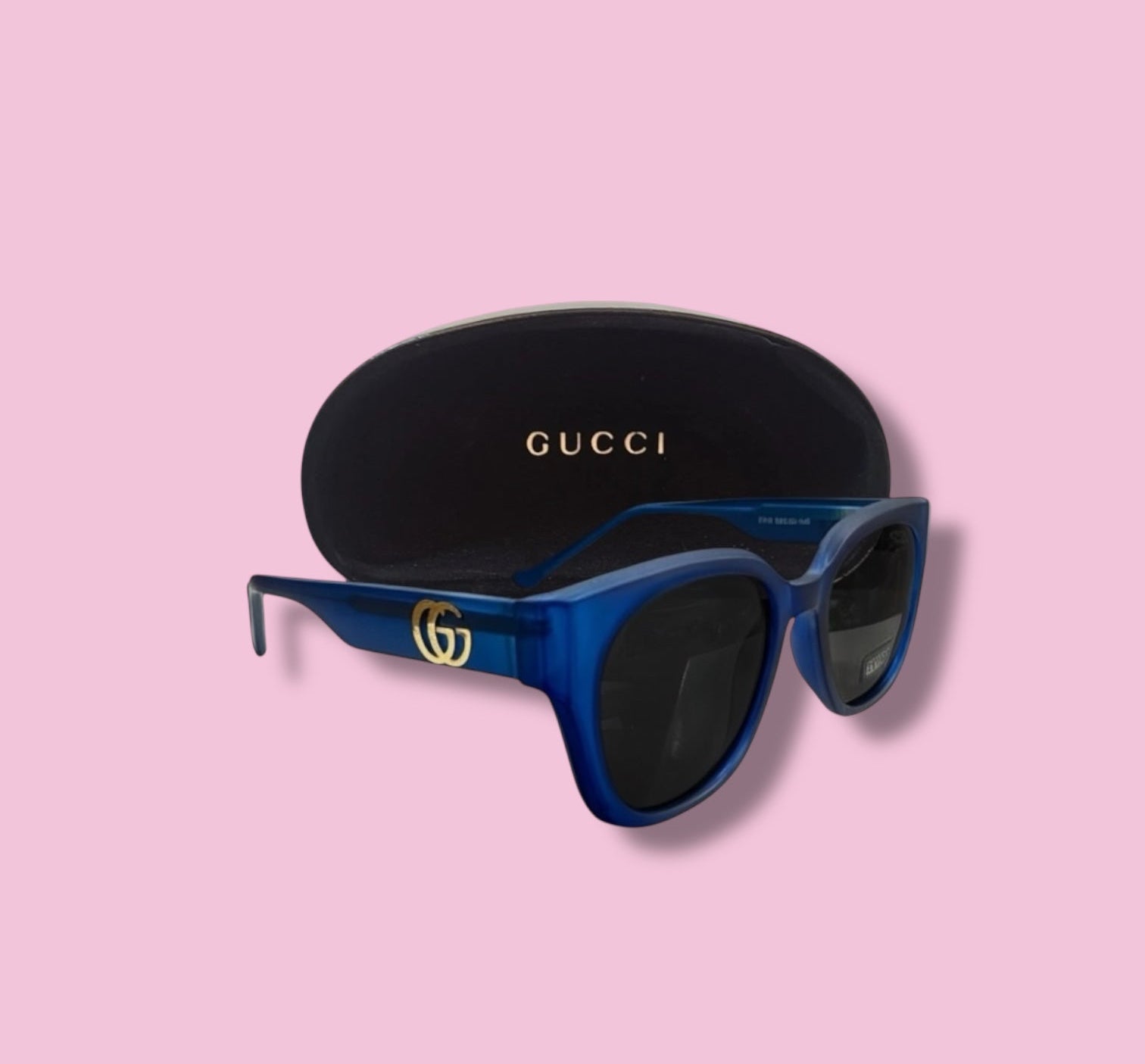 Beenai Original 3005 men's blue acetate sunglasses with gold GG logo and black Gucci case on pink background