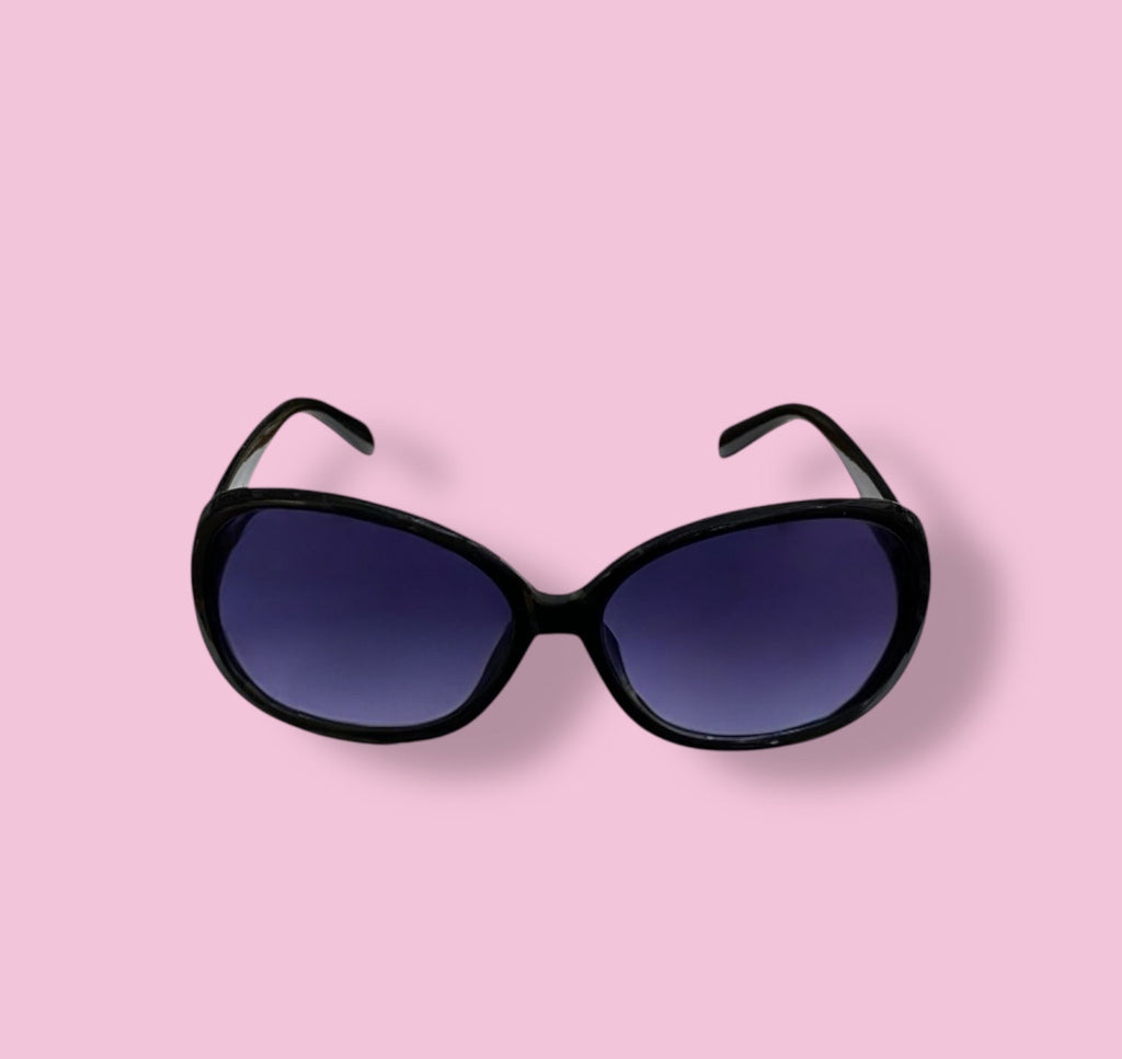 Front view of Beenai Original 3001 women's sunglasses with black frame and blue gradient lenses on pink background